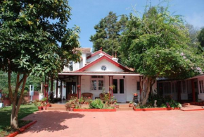 Colonial 4 B/R Home, Great for Families, Coonoor